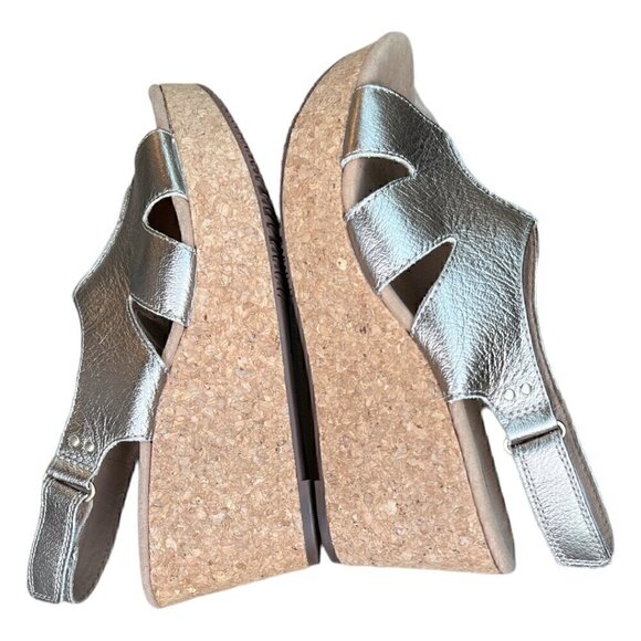 Clarks Collection Gold Metallic Annadel Bari Cork Wedge Sandals Women’s Size 11 - Picture 6 of 7